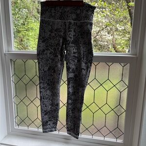 Black and White Patterned Leggings